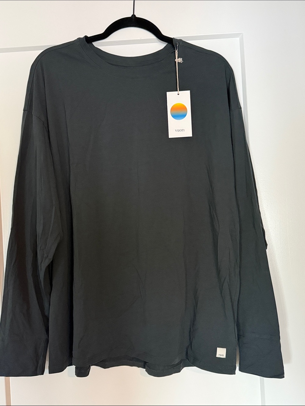 Vuori Long Sleeve Feather Tee in Washed Black